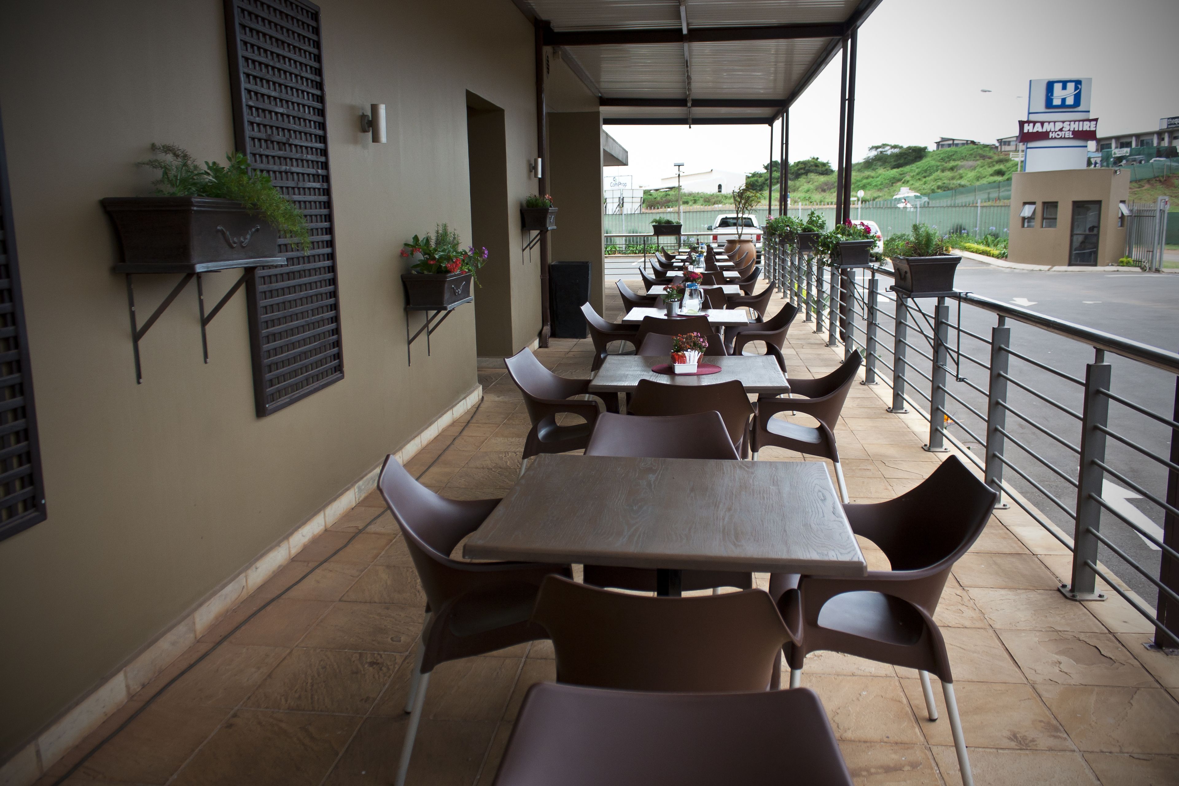 Daily buffet breakfast (ZAR 115 per person)