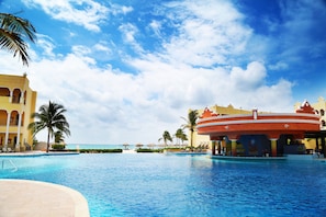 6 outdoor pools, pool umbrellas, sun loungers