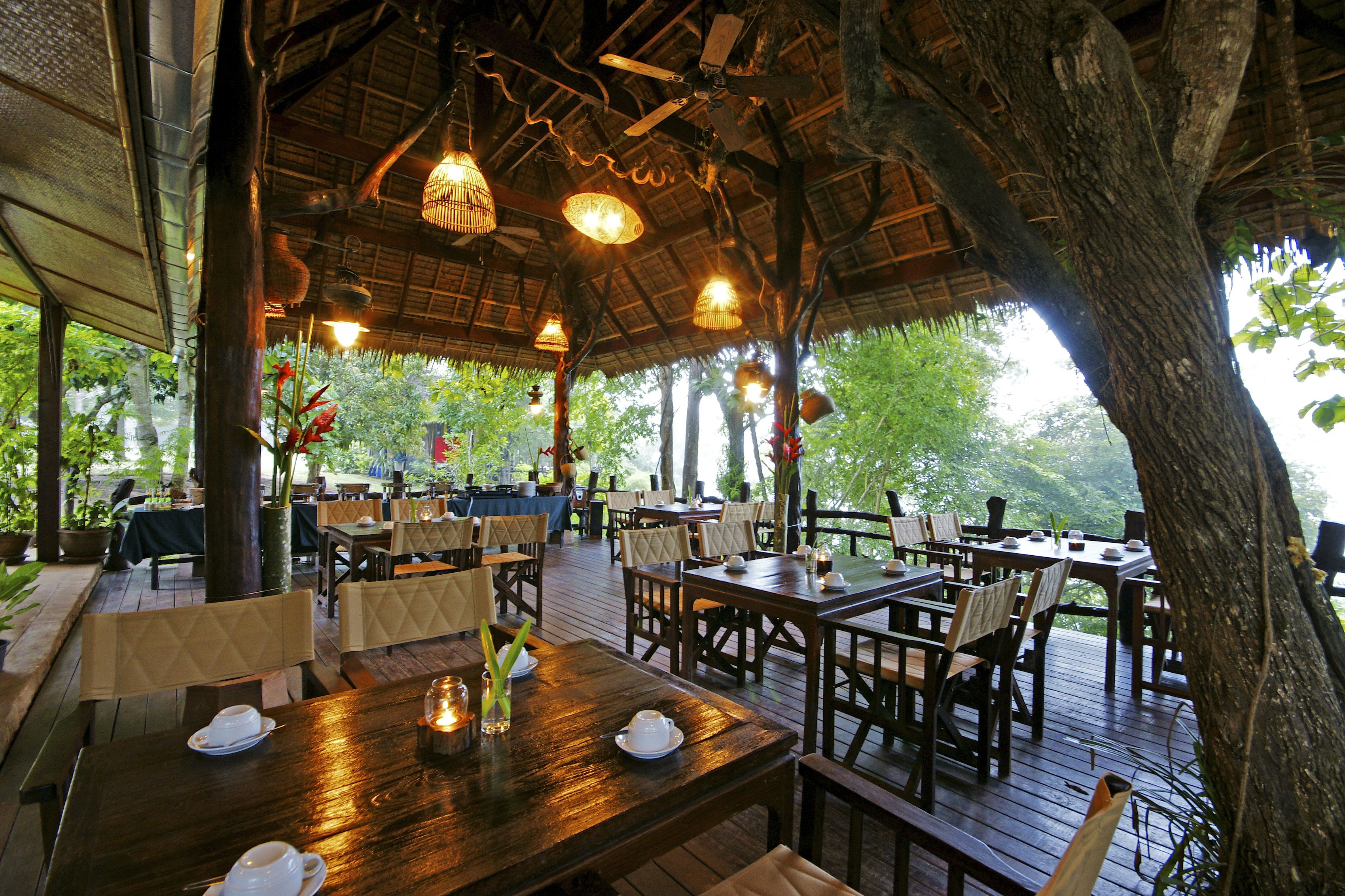 2 restaurants servant le déjeuner