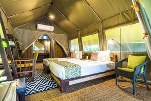 Ropa de cama de alta calidad, minibar y decoración personalizada 