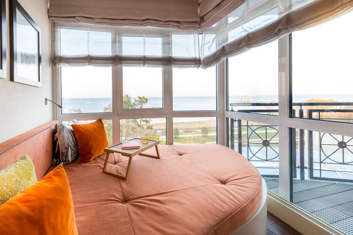 hypo-allergenic bedding, free minibar, in-room safe