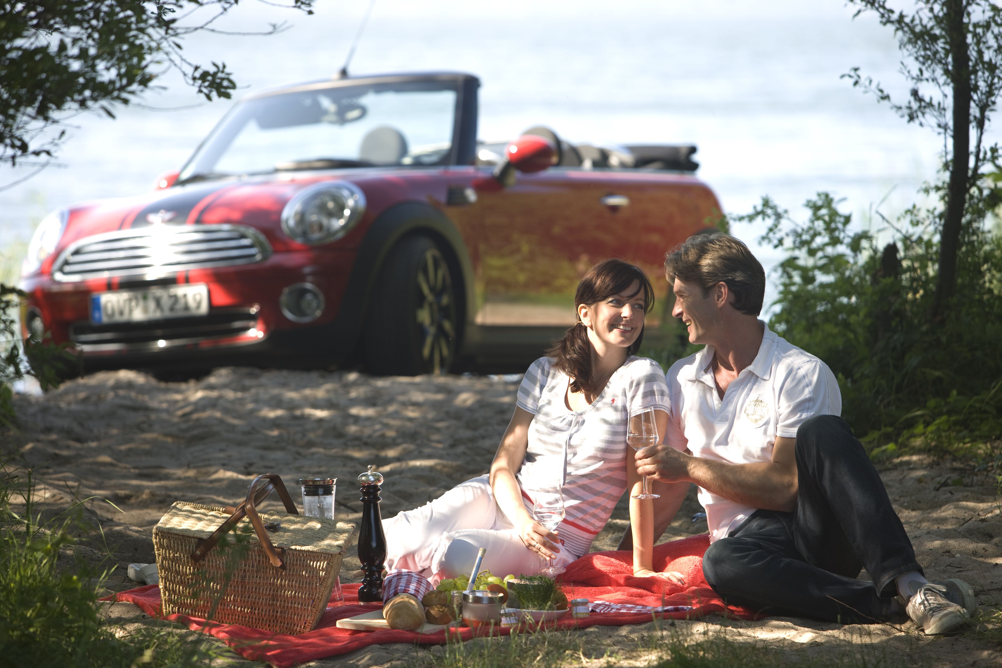 2 restaurants, breakfast, lunch, dinner served; international cuisine