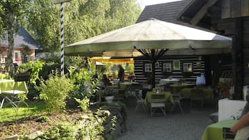 Lunch and dinner served, garden views