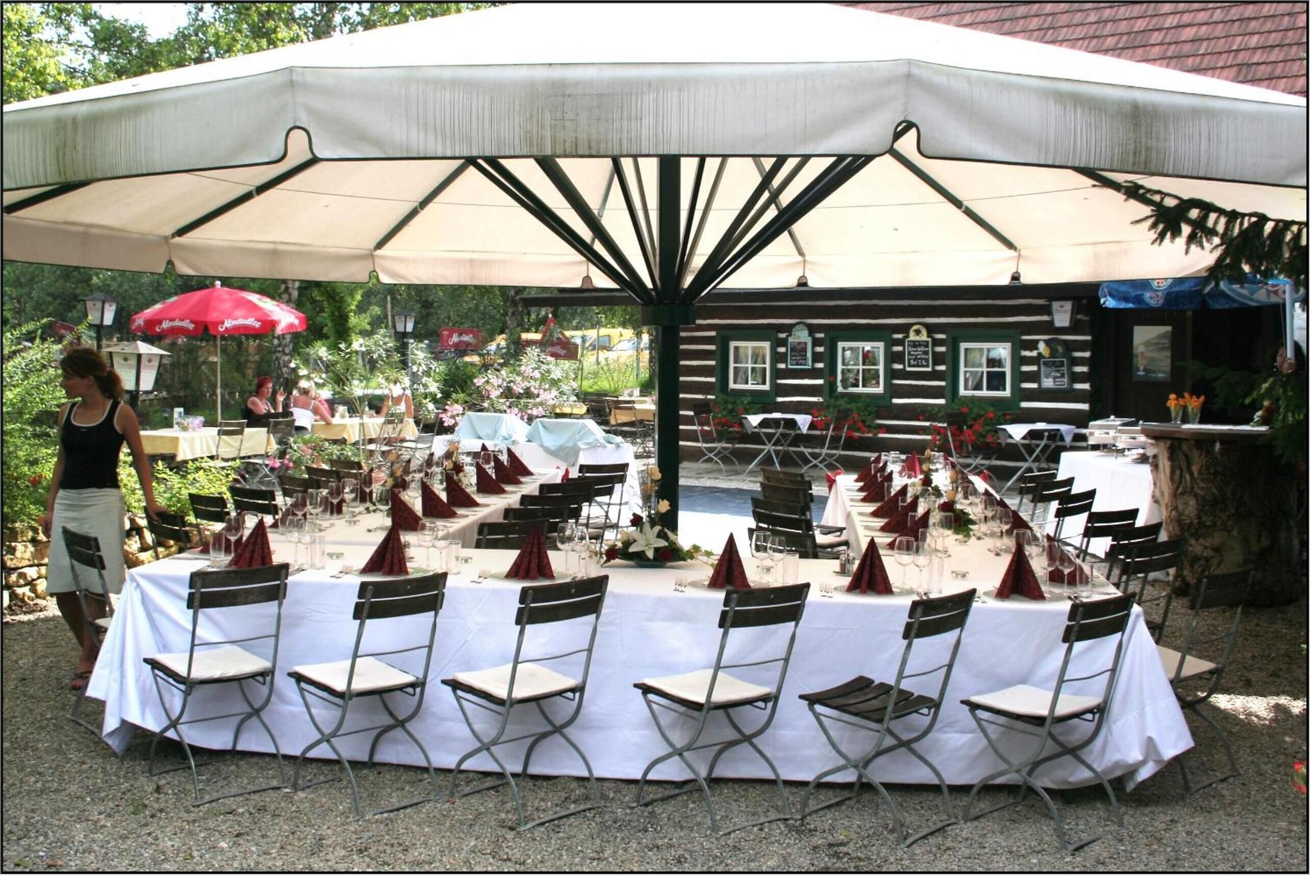 Lunch and dinner served, garden views 