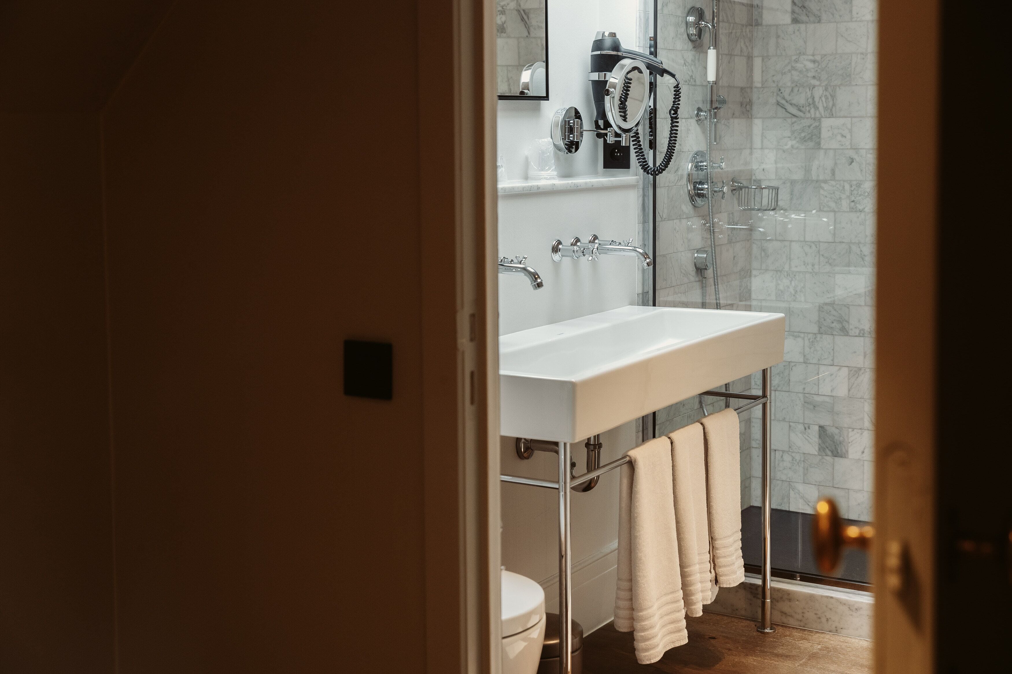 family suite | bathroom | separate bathtub and shower, rainfall showerhead, free toiletries