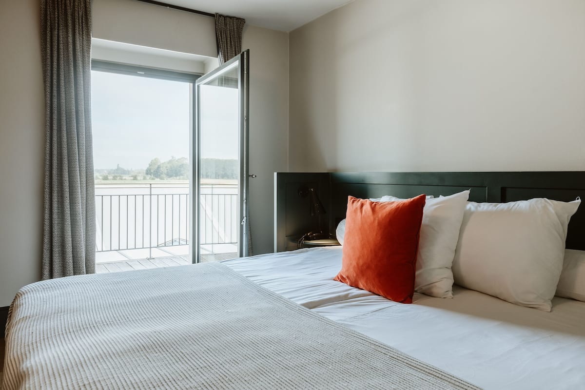 superior double room, terrace | 2 bedrooms, down duvets, in-room safe, desk