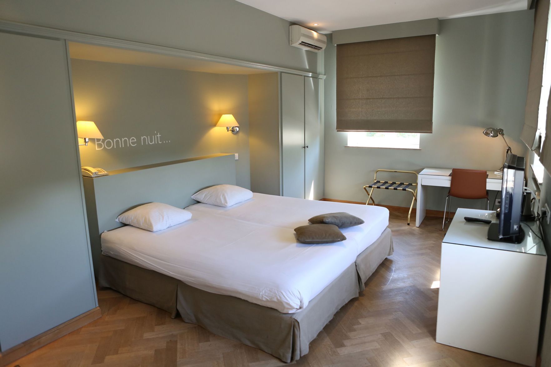 Down duvets, in-room safe, desk, laptop workspace