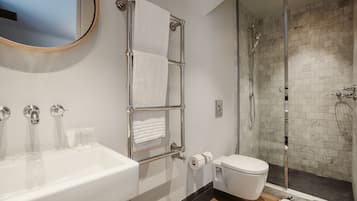 Comfort Double or Twin Room | Bathroom | Separate tub and shower, rainfall showerhead, free toiletries