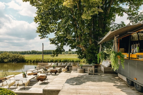 Bar (en la propiedad)