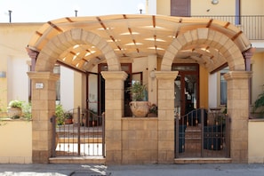 Front of property - Sammartano Hotel (Marsala)
