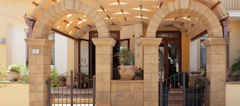 Sammartano Hotel