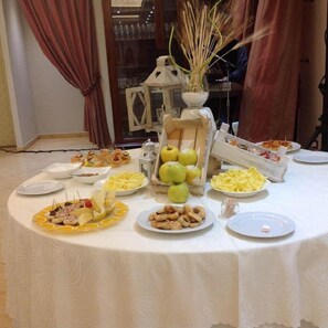 Tägliches einheimisches Frühstück (5.00 EUR pro Person)