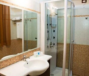 Haartrockner, Bademäntel, Bidet, Handtücher