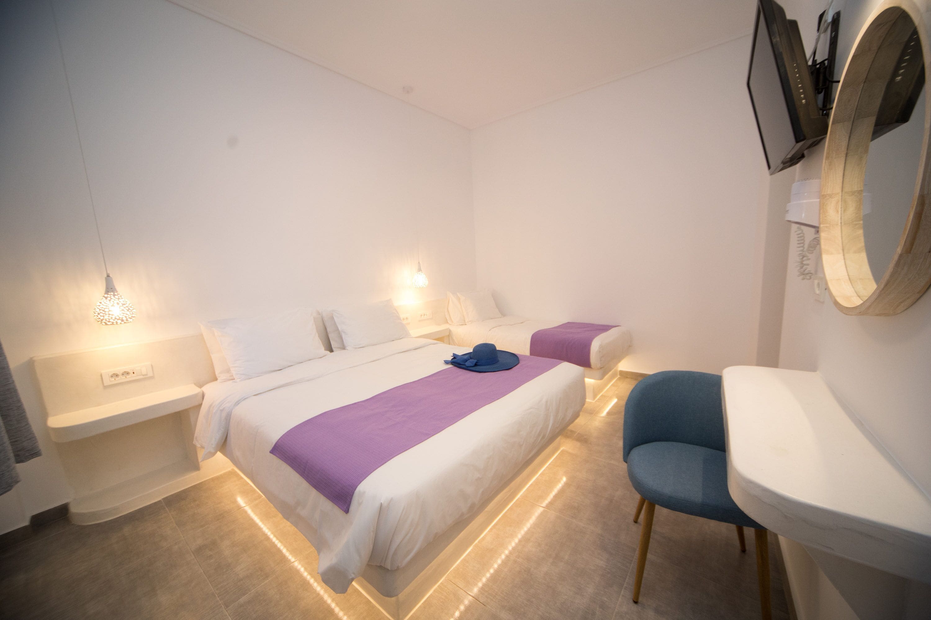 华丽三人房 | 客房内保险箱、免费 WiFi、床单