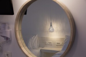In-room safe, free WiFi, bed sheets