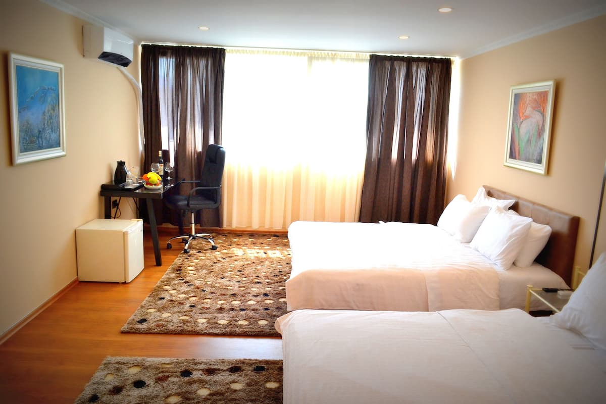 Premium bedding, Select Comfort beds, minibar, in-room safe