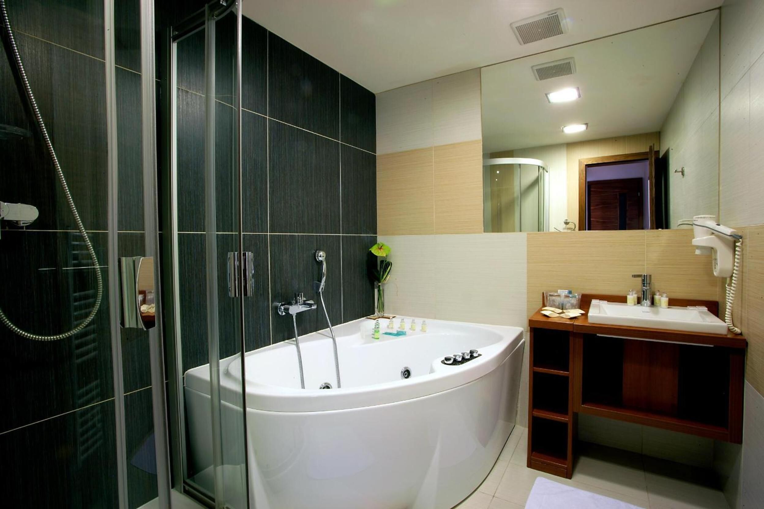 free toiletries, bidet, towels