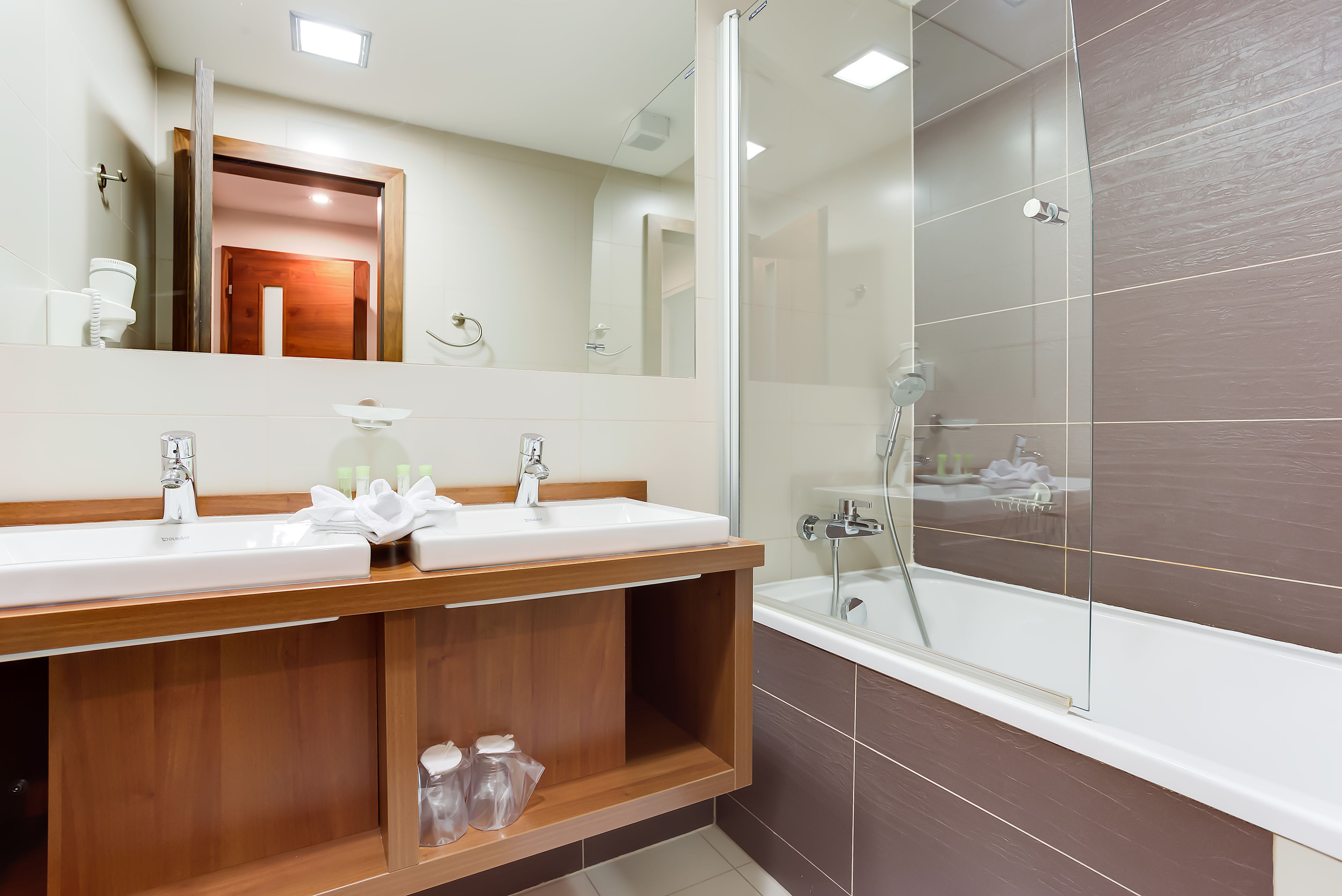 free toiletries, bidet, towels