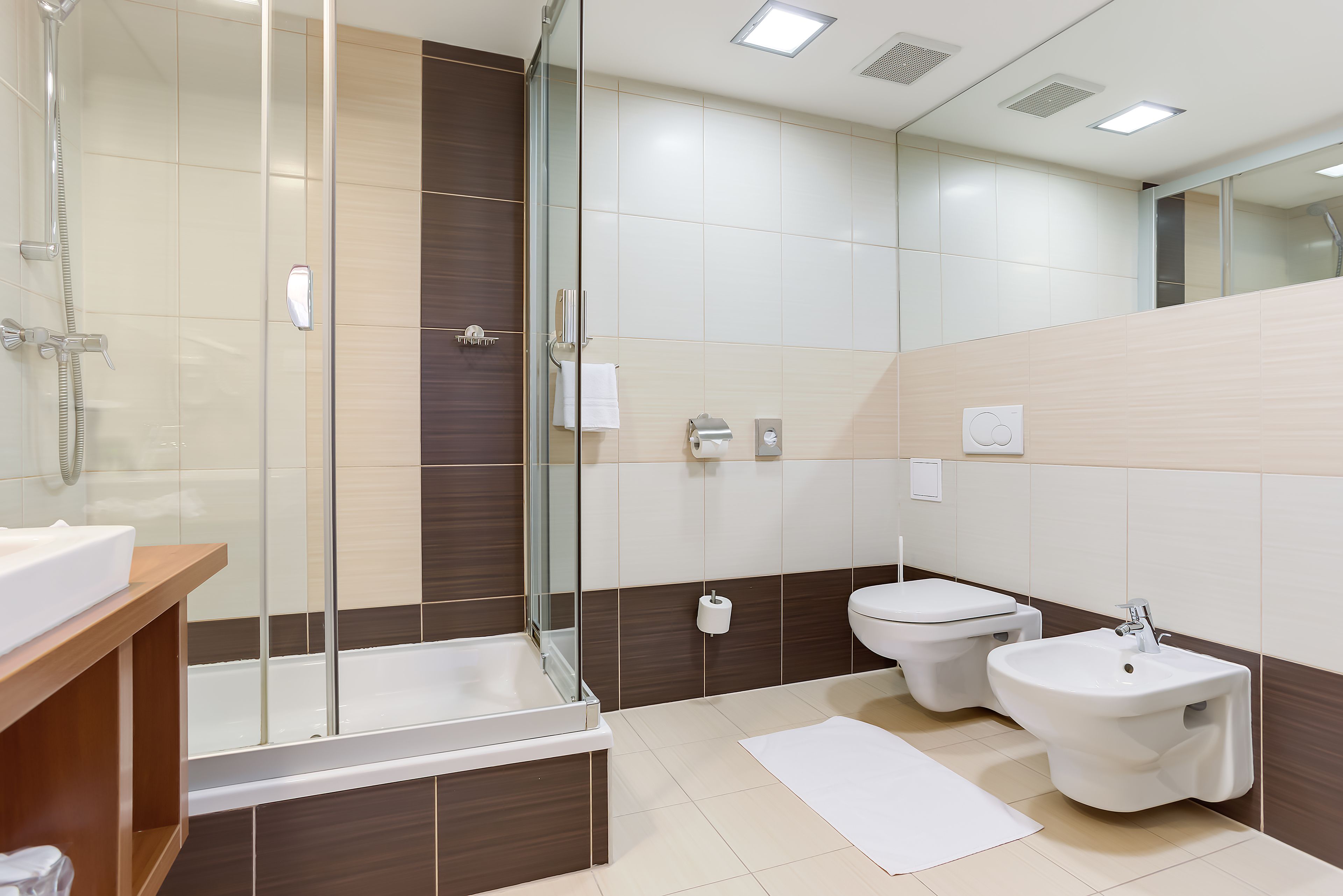 Free toiletries, bidet, towels