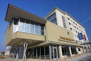 Exterior - Hotel Jánošík (Liptovsky Mikulas)