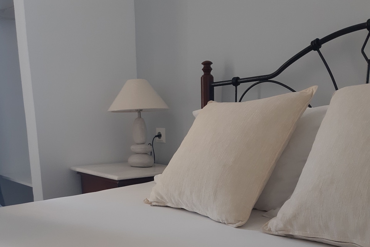 Blackout drapes, WiFi (free), bed sheets