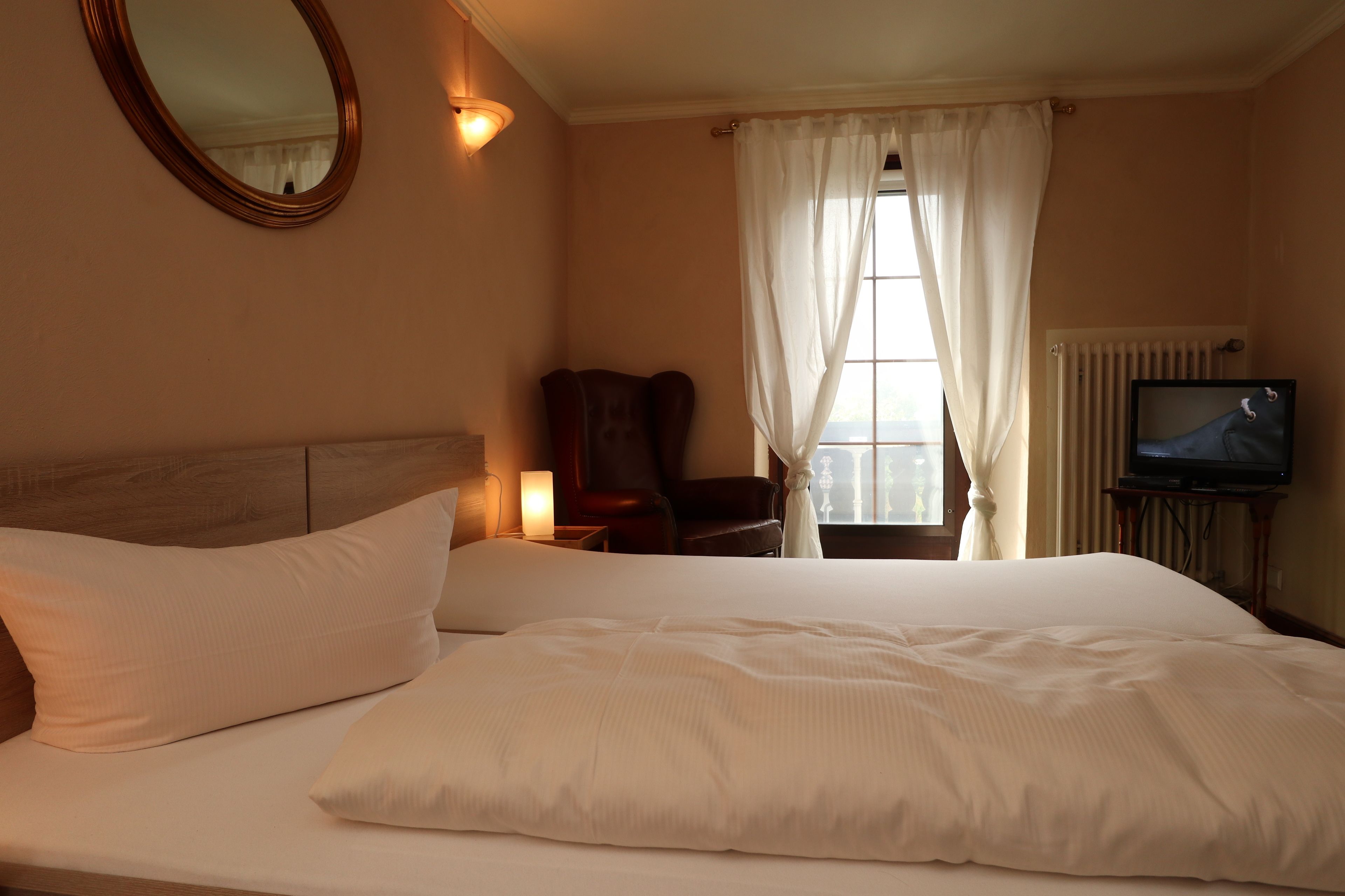 single room | room amenity