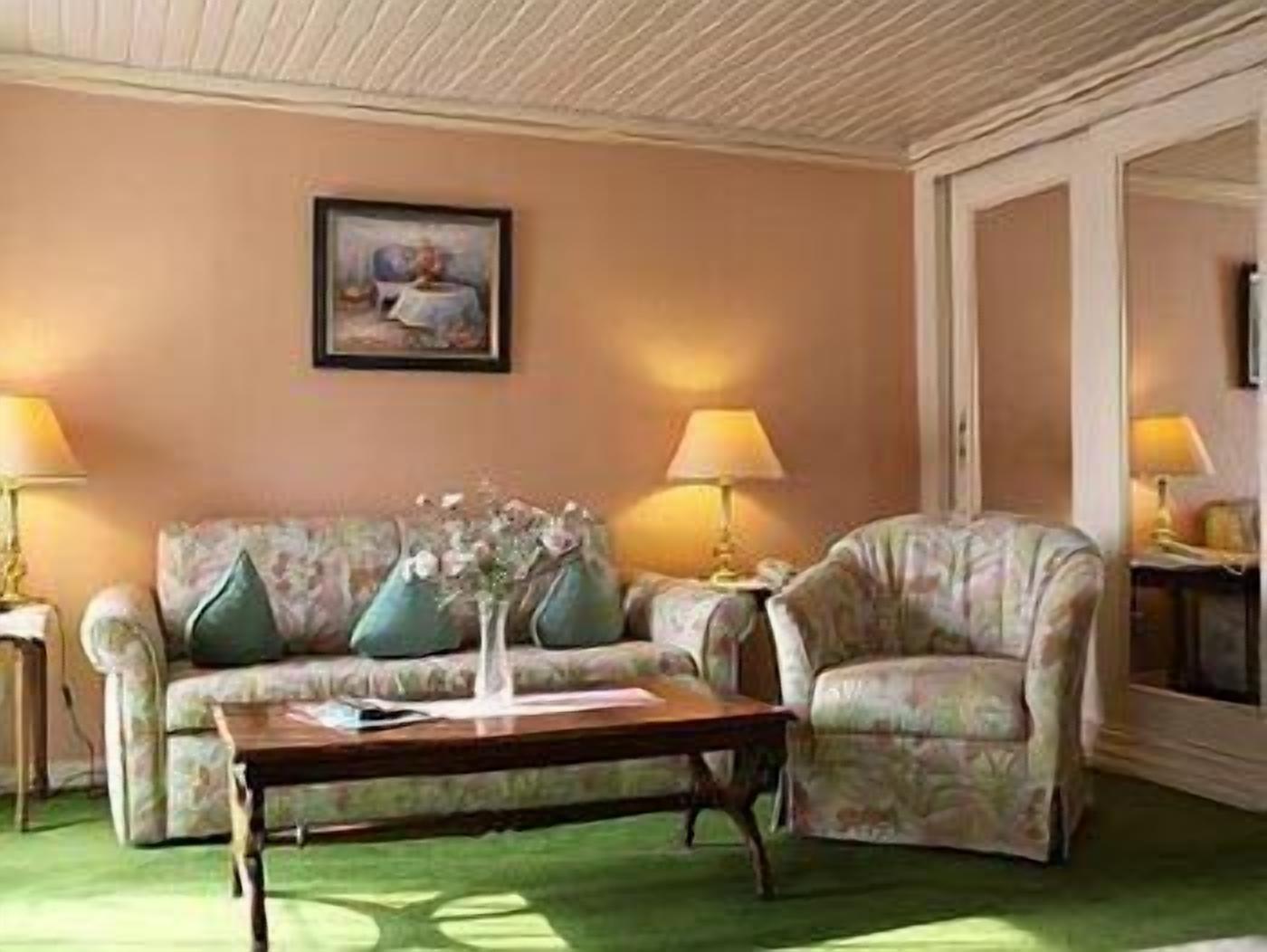 junior suite | living room | flat-screen tv