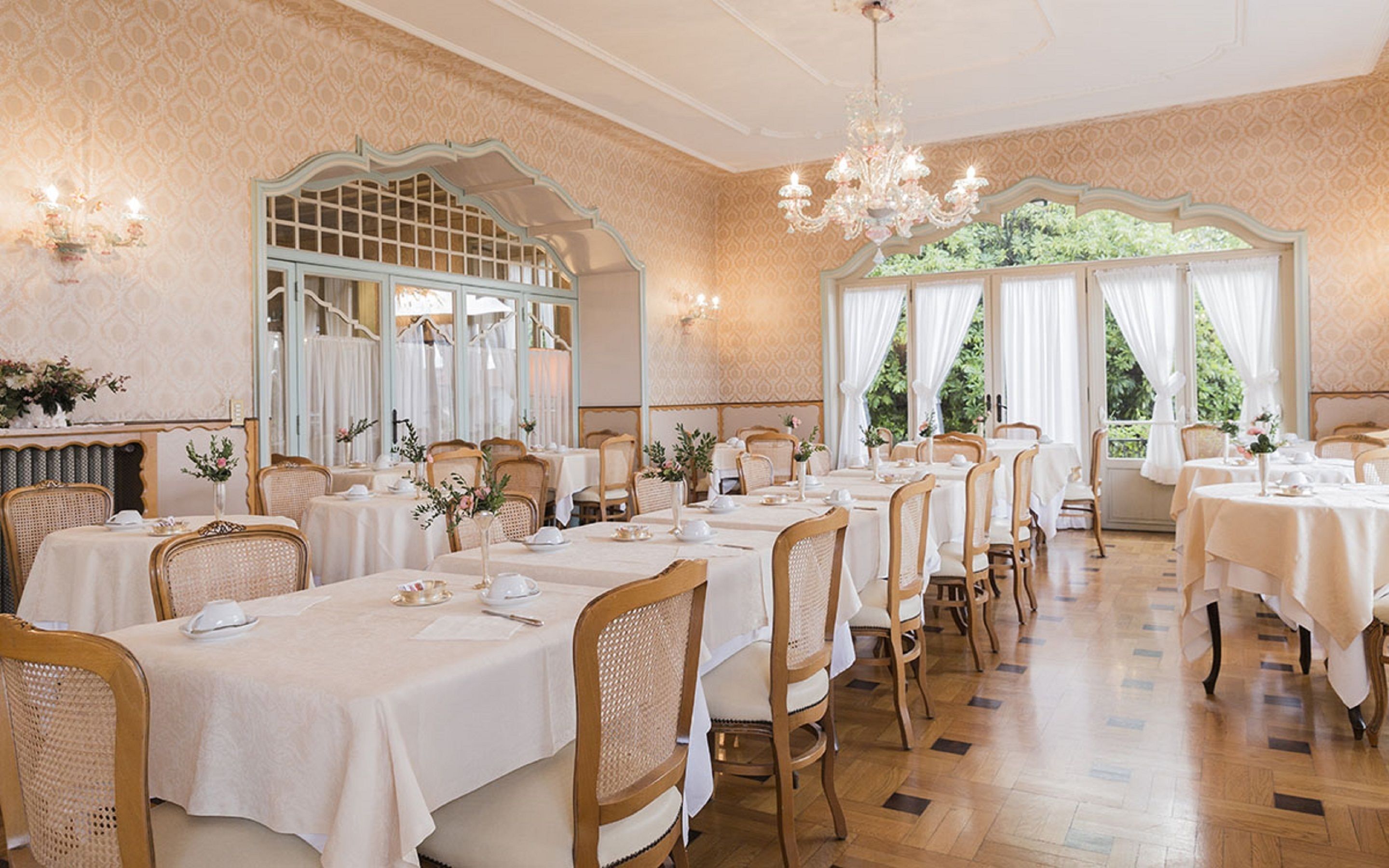 Phục vụ bữa tối, món Ý