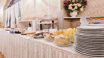 Free daily buffet breakfast