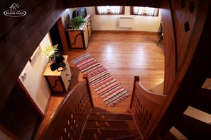 Desk, cots/infant beds, rollaway beds