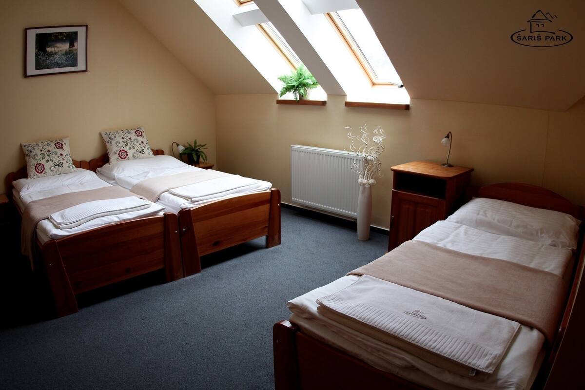 Desk, cots/infant beds, rollaway beds