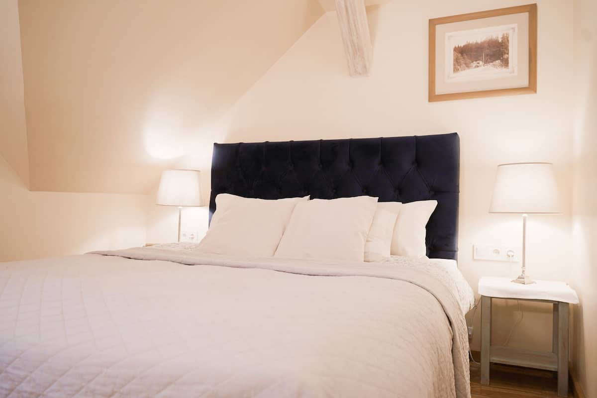 Chambre Double Romantique, 1 grand lit, non-fumeurs, vue jardin (Maria) | 1 chambre, literie de qualité supérieure, matelas Select Comfort