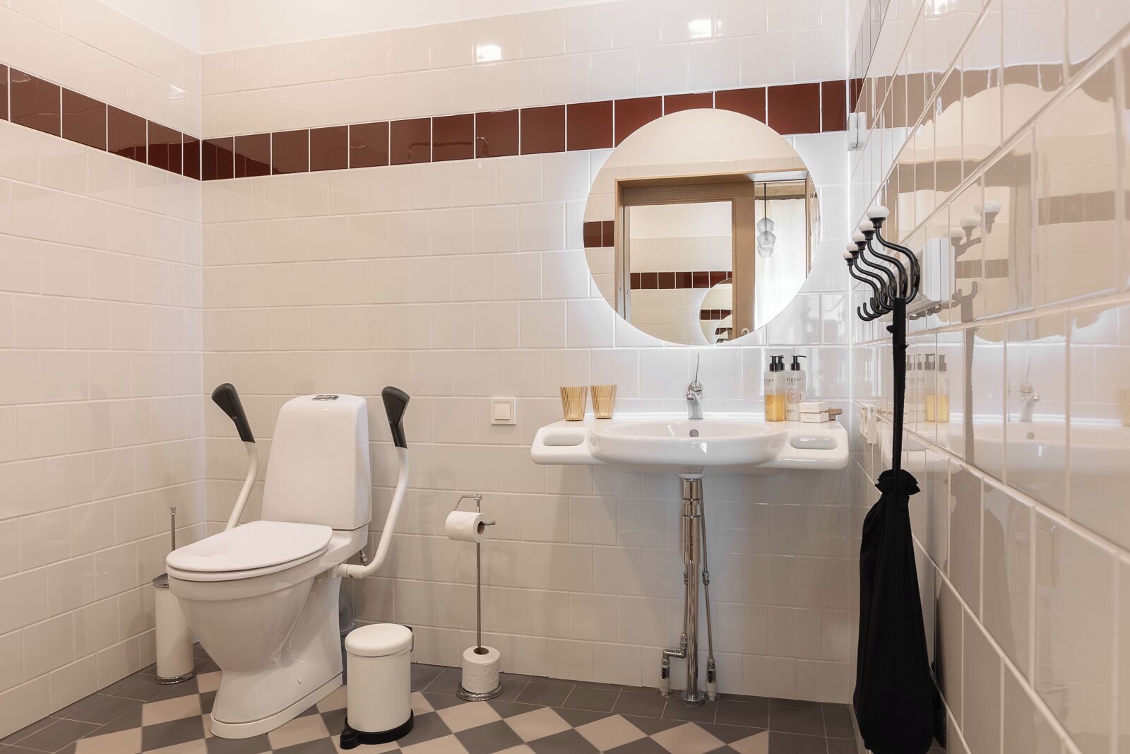 deluxe room, 1 bedroom, non smoking, terrace | bathroom | free toiletries, hair dryer, slippers, towels