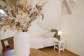 Standard Room, 2 Single Beds, Non Smoking, Garden View (Christian)