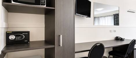 Double Room | 1 bedroom, Egyptian cotton sheets, premium bedding, pillowtop beds