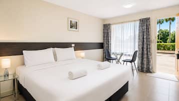 Chambre, 1 très grand lit | 1 chambre, draps en coton égyptien, literie de qualité supérieure