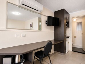 Chambre, 1 très grand lit