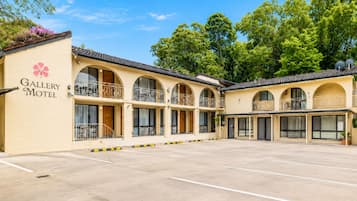 King Room, River View | Street view