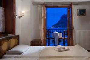 Superior Double Room, Sea View | Soundproofing, iron/ironing board, free WiFi