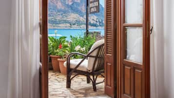 Dobbeltrom, delvis sjøutsikt | Lydisolert, strykejern/-brett og wi-fi (inkludert)