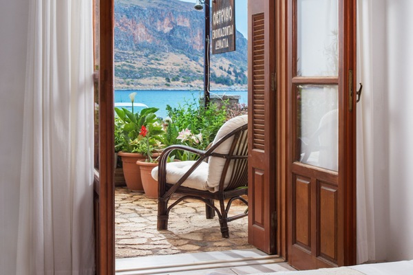 Double Room, Partial Sea View | Soundproofing, iron/ironing board, WiFi (free)