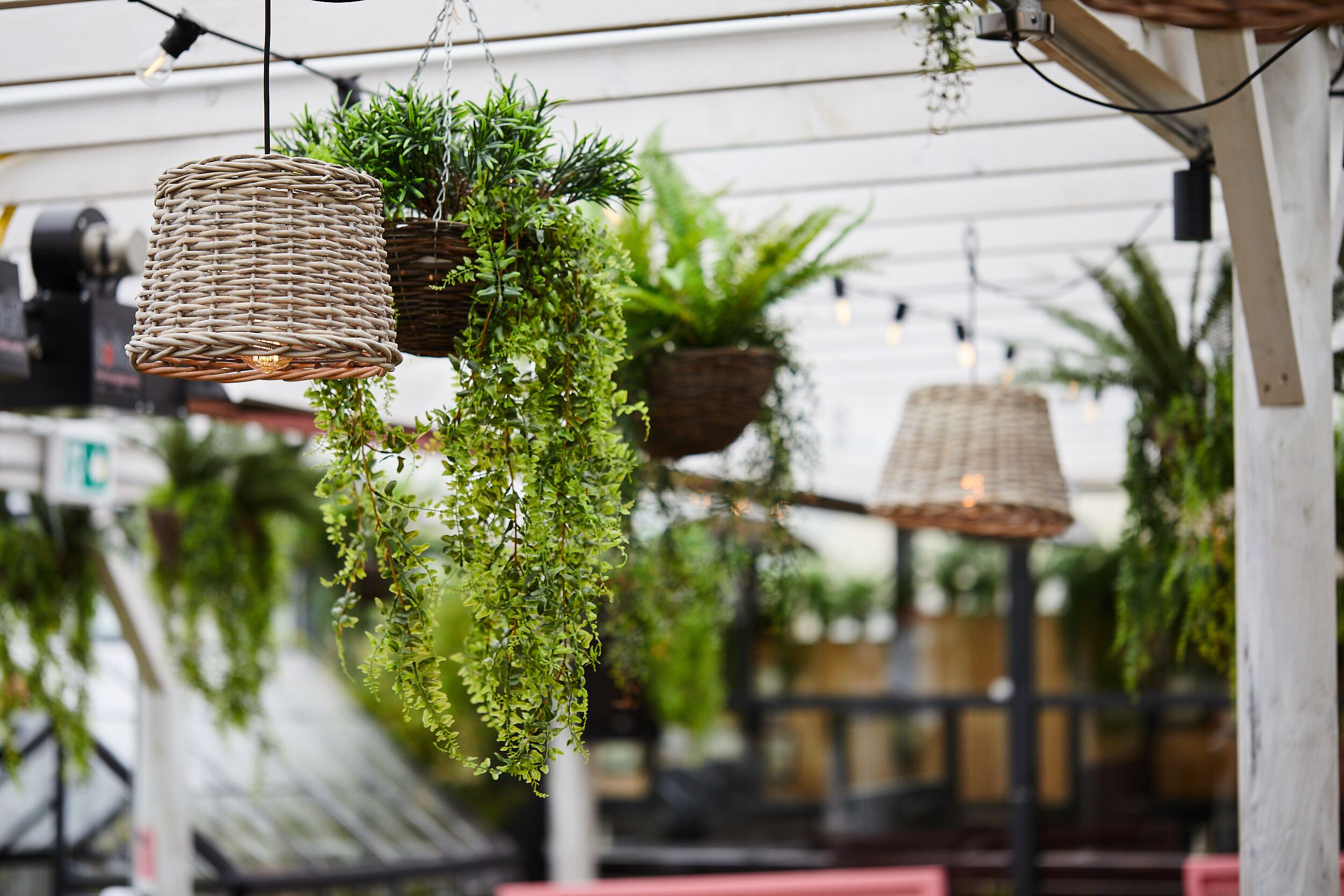 2 restaurants, breakfast served