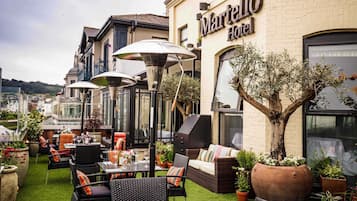 2 restauranter; serverer morgenmad
