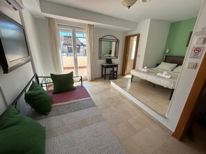 Comfort Double Room | Desk, free WiFi, bed sheets