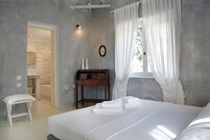 Premium Villa, Sea View (VIP Residence) | Individually decorated, individually furnished, desk, soundproofing