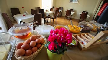 Daily buffet breakfast (EUR 4 per person)