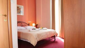 Tilam berlapik, peti besi dalam bilik, langsir/tirai gelap terus