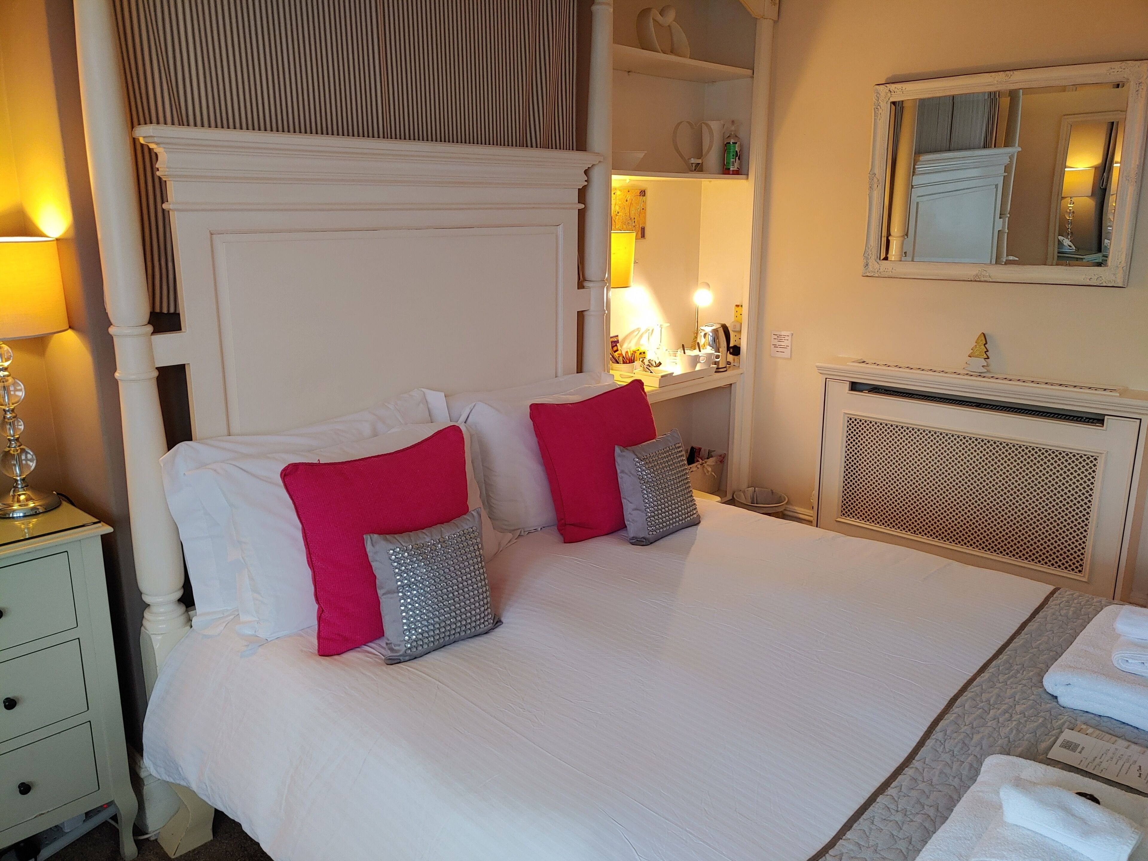 Photo - The Bath House Boutique B&B - IN-ROOM Breakfast - FREE parking