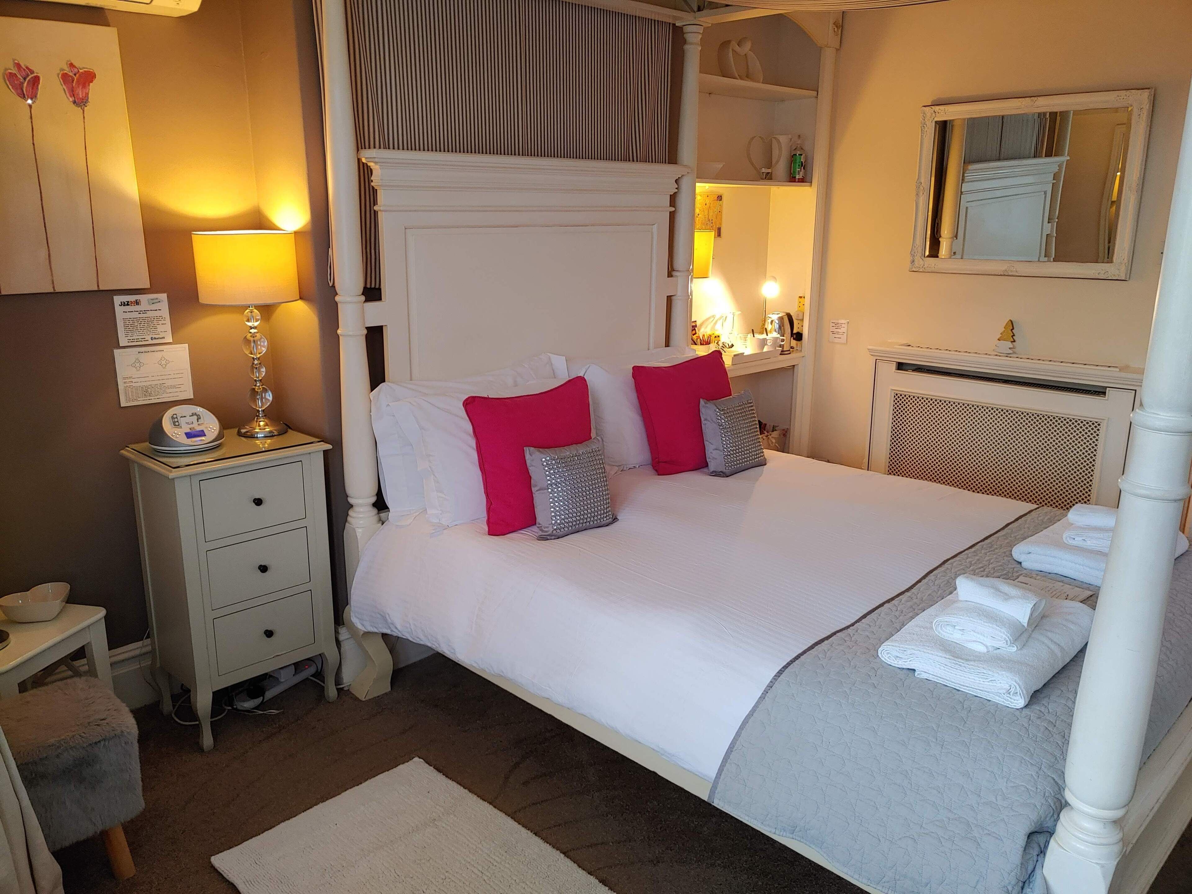 Photo - The Bath House Boutique B&B - IN-ROOM Breakfast - FREE parking