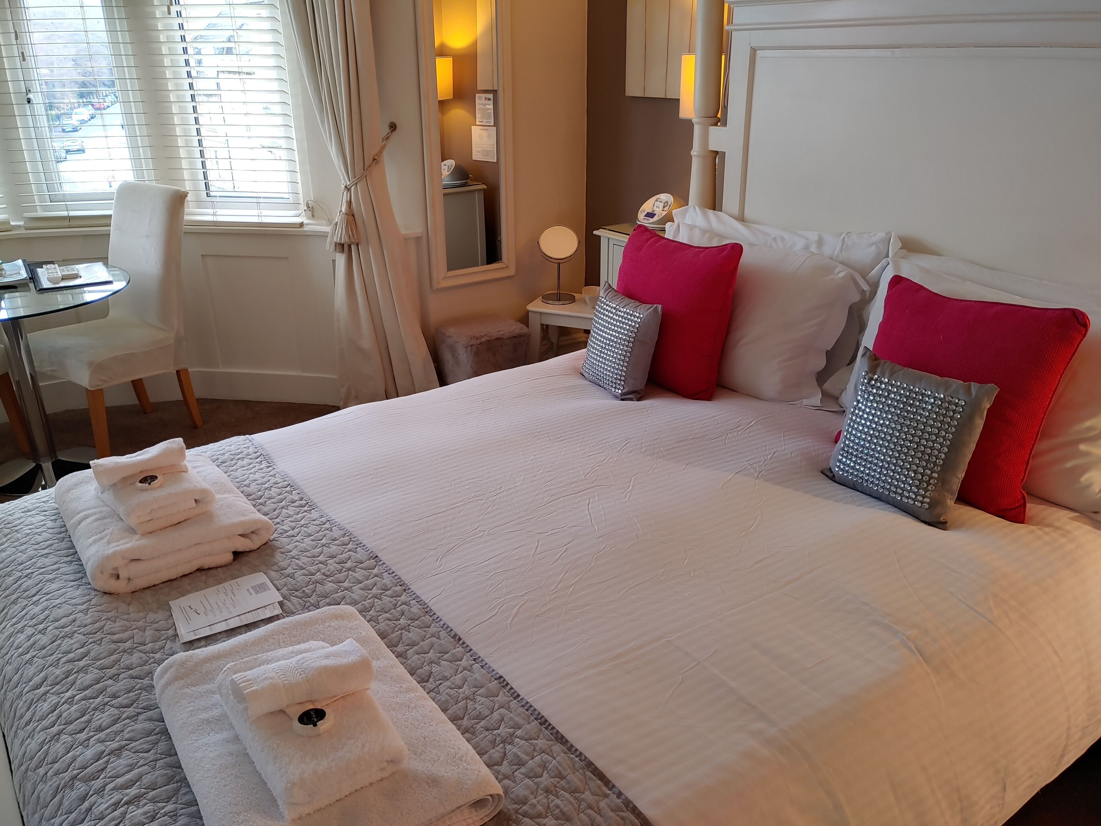 Photo - The Bath House Boutique B&B - IN-ROOM Breakfast - FREE parking